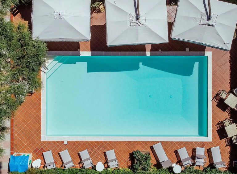 media.Slide-Piscina5HotelRistoranteLaTavernetta