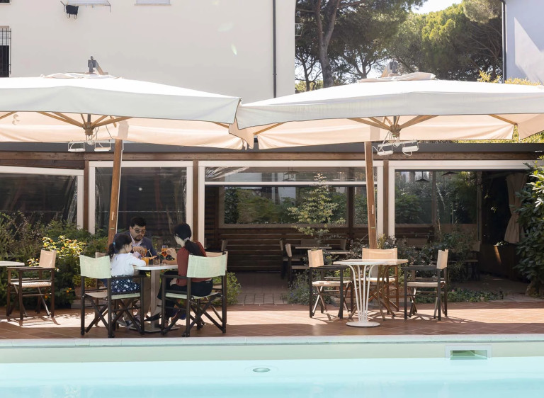 media.Slide-Piscina6HotelRistoranteLaTavernetta